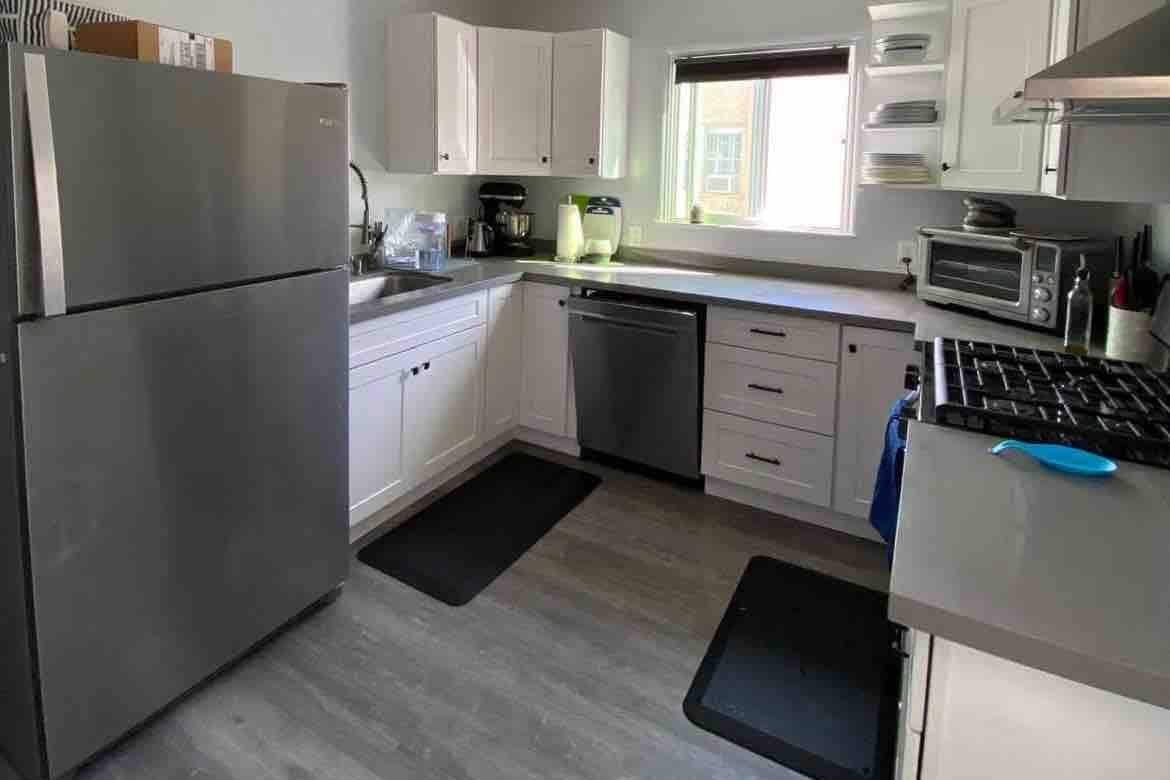 10min walk to Beach, 2bed Oasis w/outdoor living gallery image 4