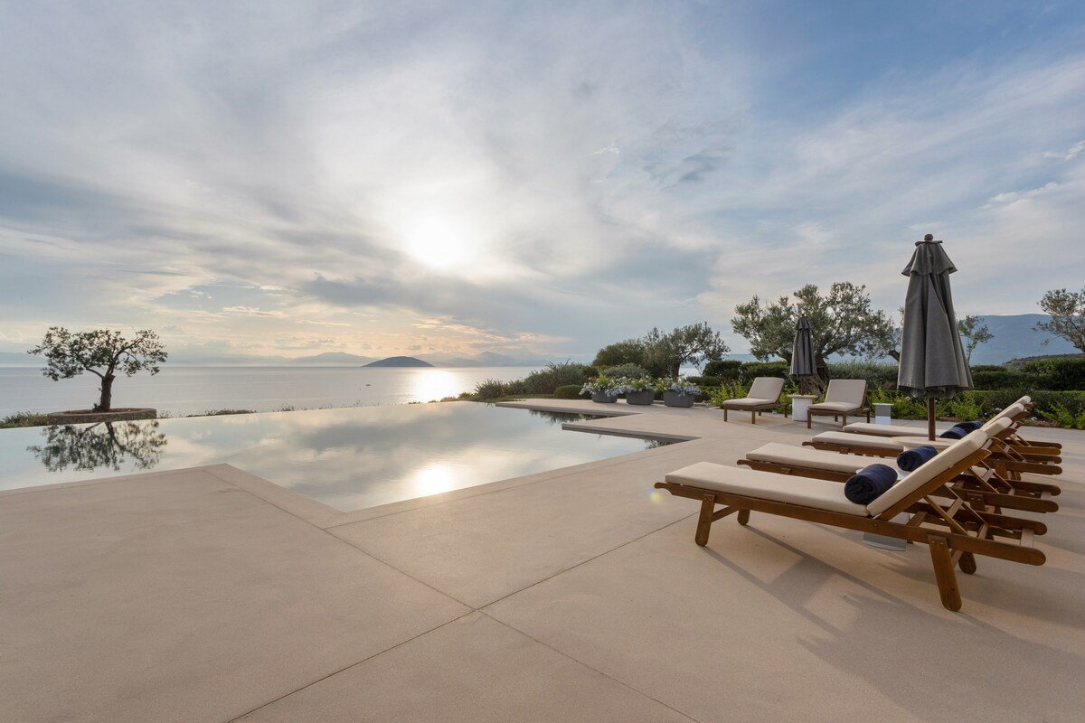 Luxury Seaside Villa with Pool & Breathtaking View gallery image 5