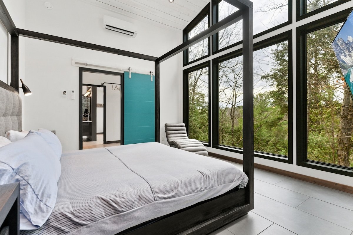 Modern Riverfront Escape w/Sauna, Gym, Dock gallery image 2