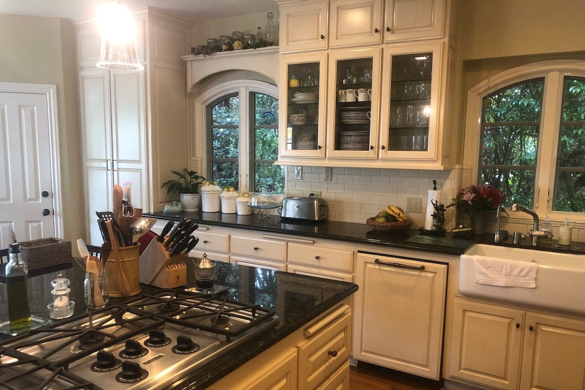 Dolphin Place: Peaceful 4BR/3BA in Redondo Beach gallery image 4