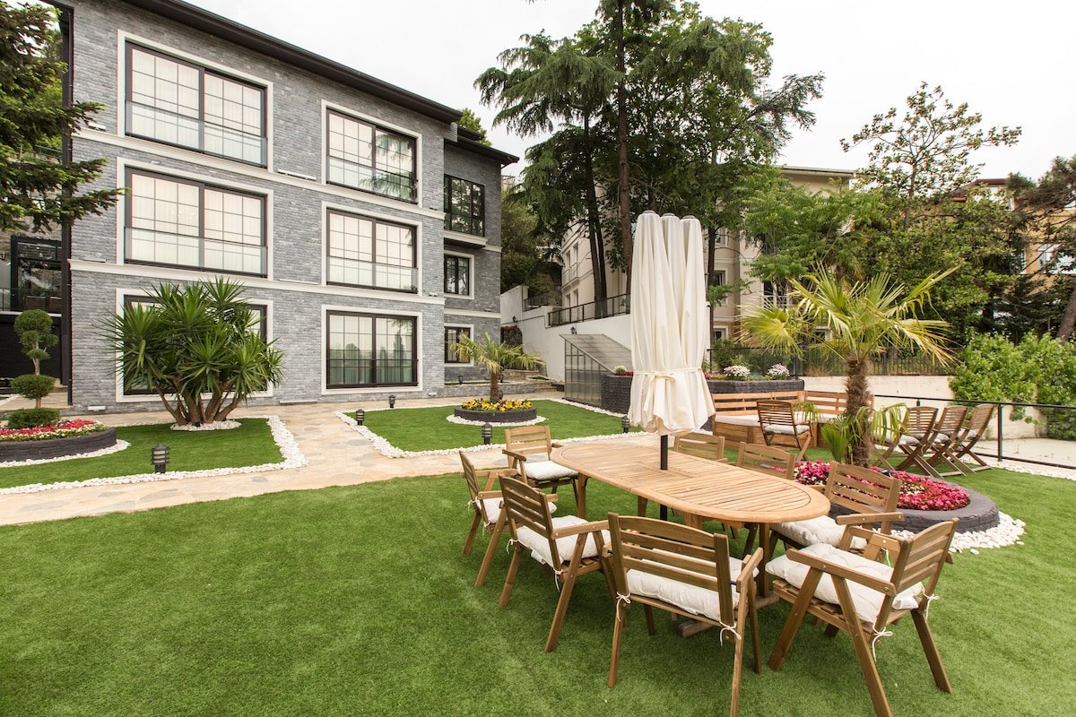 Deluxe Suite – 24/7 Service & Free Daily Cleaning gallery image 5