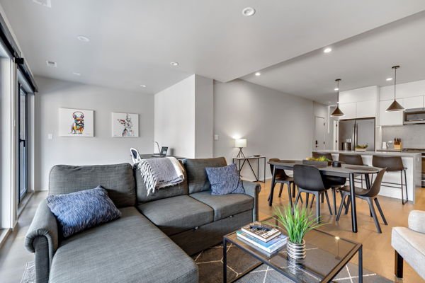 💥IN THE ACTION!💥 2 Bed, 2 Bath on Northalsted! gallery image 4