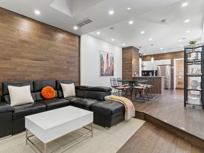 3 bedrooms/DT/king bed/near Subway