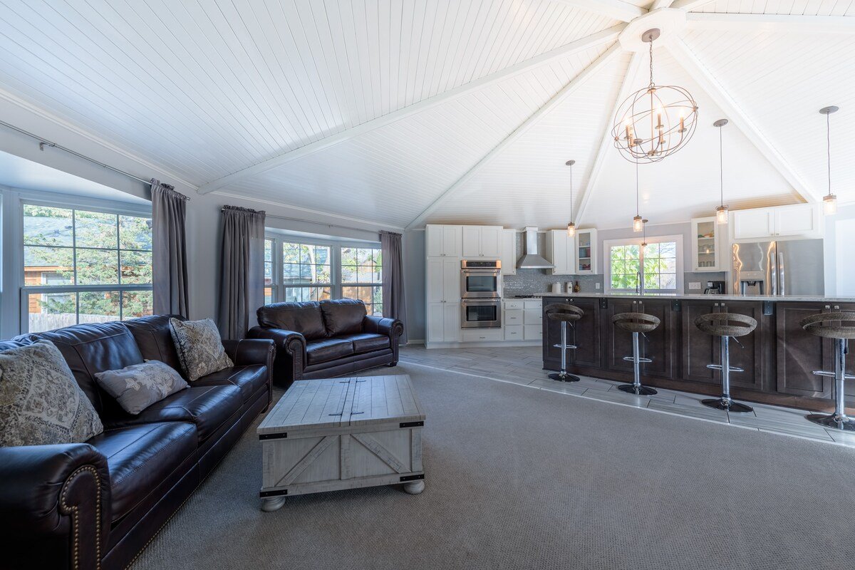 Radiant Riverfront Retreat gallery image 5