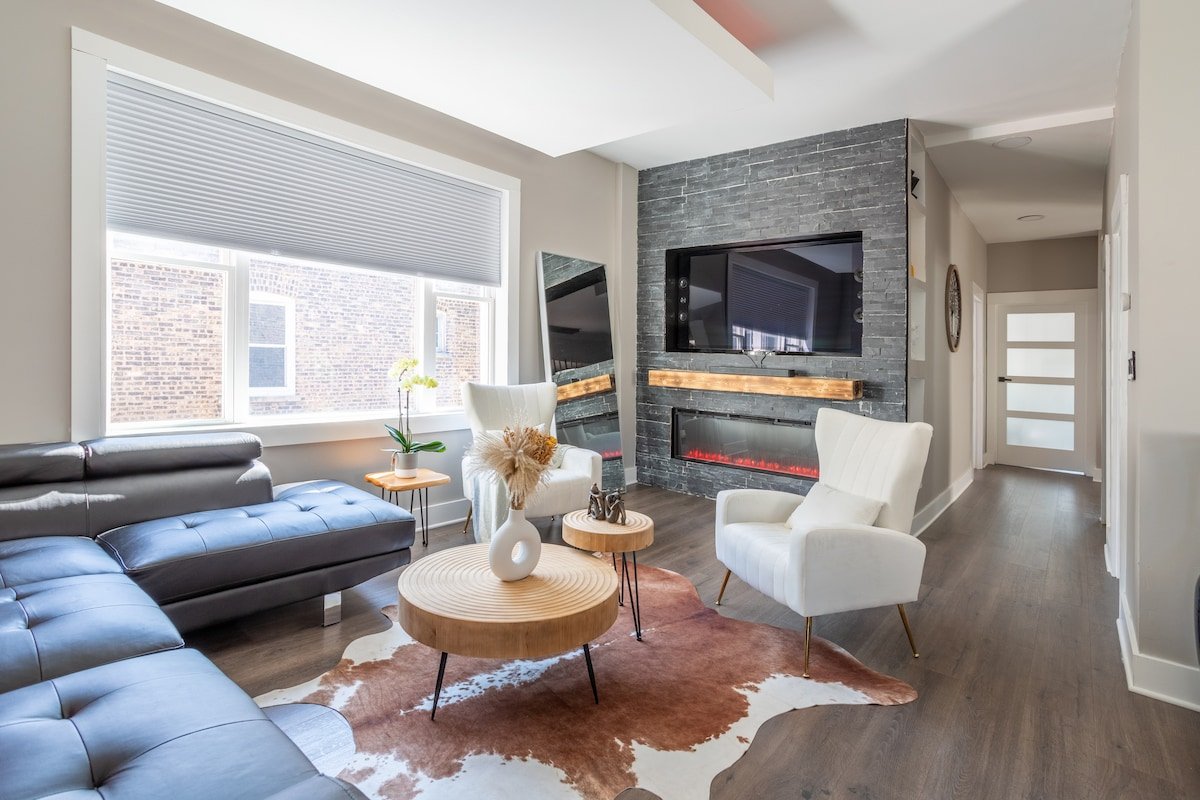 Lovely 5BD|3BR|Parking |Sleeps 14|Andersonville gallery image 2