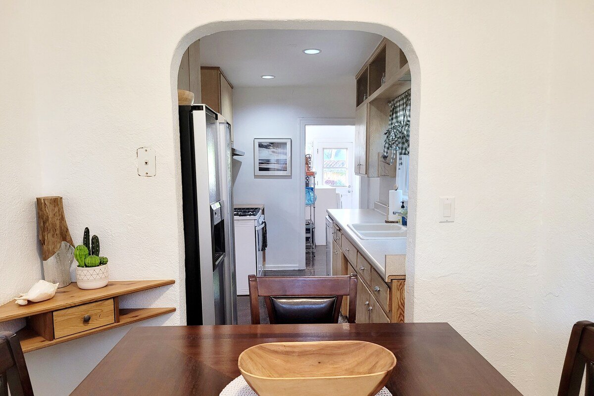 Home in Venice Beach, Family-Friendly, Hot Tub! gallery image 4