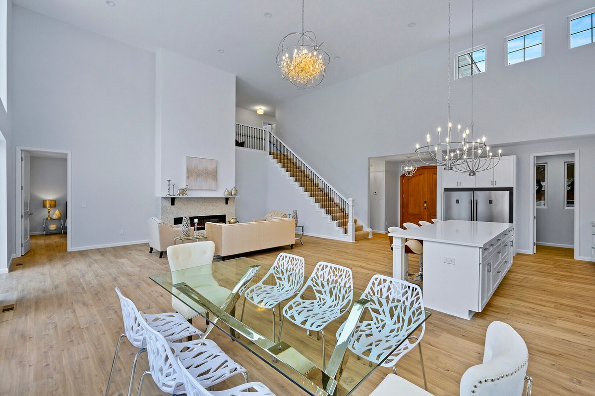 Stunning Elegant Retreat. Central. New home!