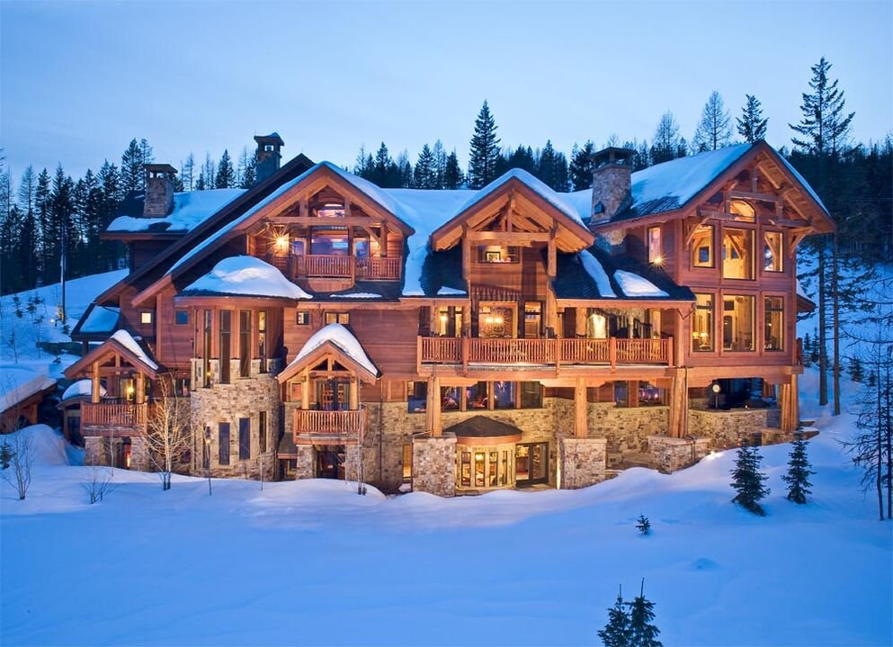 Expansive Ski-In/Ski-Out Lodge – Hot Tub & Sauna