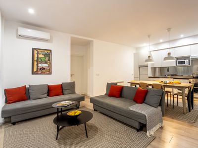 Calle Mayor, central, bright & spacious, AC, WiFi.