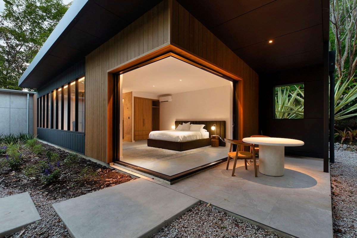 Luxury Doonan Home with Glass Wall & Resort Pool gallery image 5