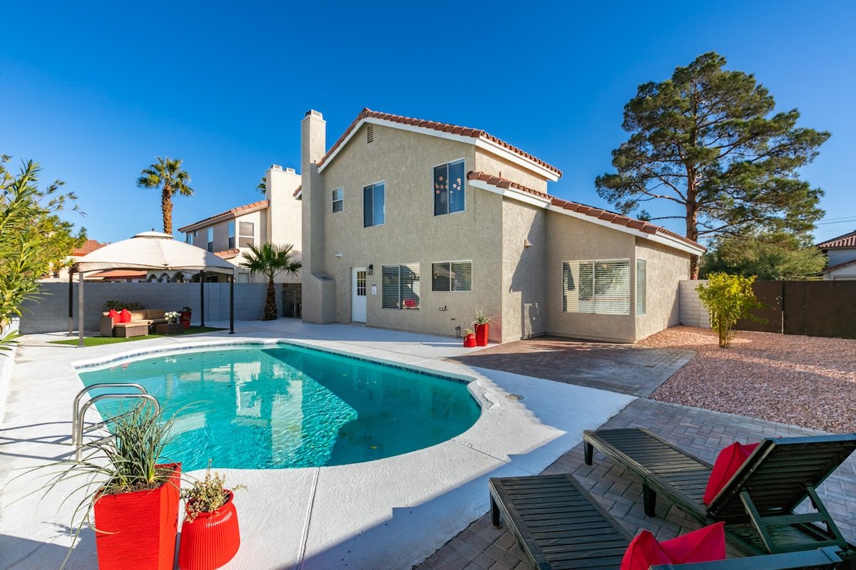 Modern 5-Bed Home with Pool, BBQ, Near Vegas Strip gallery image 4
