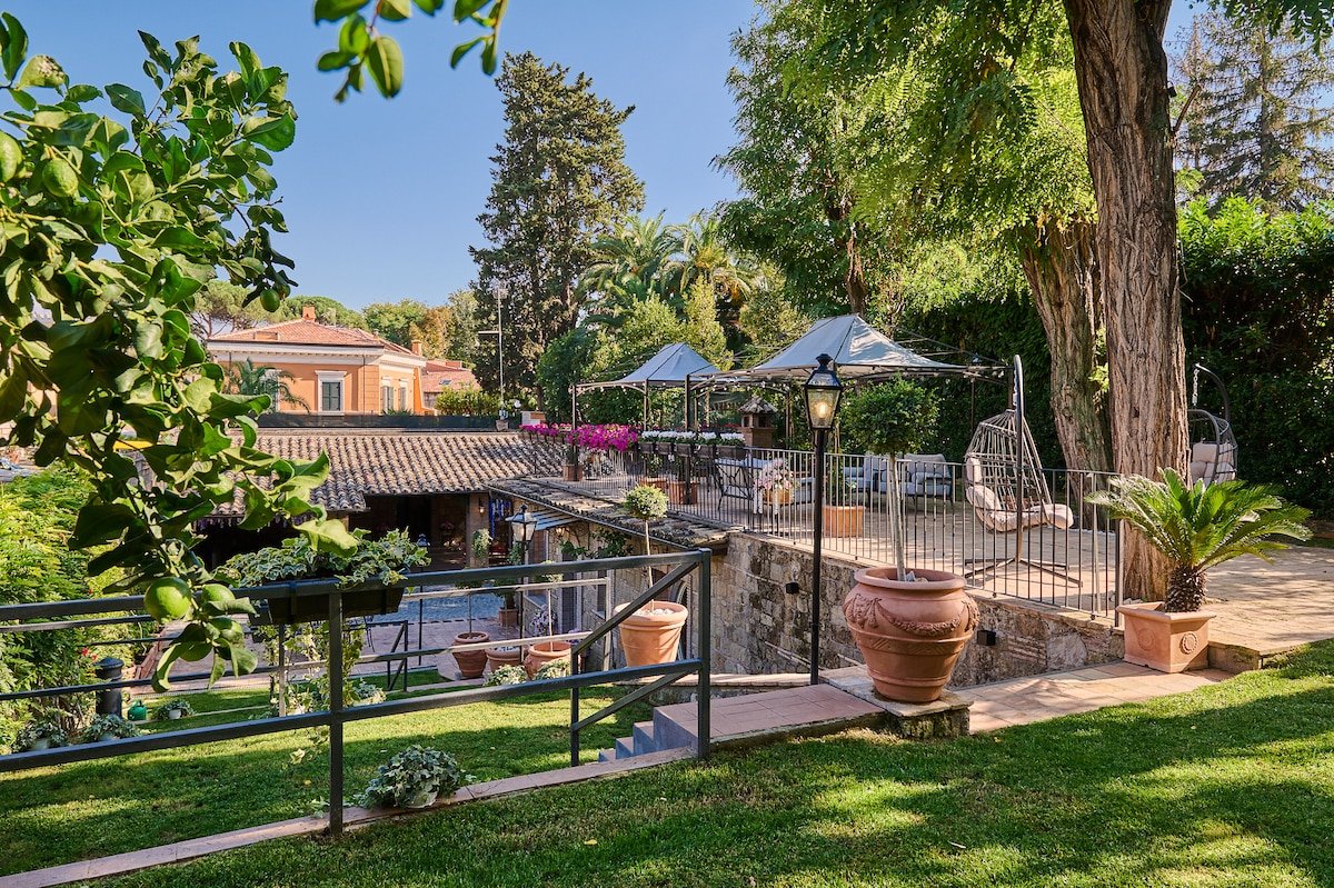 Domus Luxury Gianicolo Villa gallery image 3