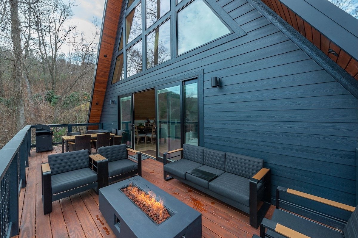 Modern A-Frame Cabin with Panoramic Views| Hot Tub gallery image 5
