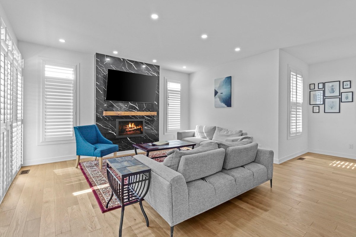 Upscale 4 Bedroom Family House | Parking | W&D gallery image 4