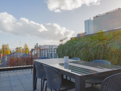 Lux 3Bed House, Rooftop BBQ & Parking – near beach