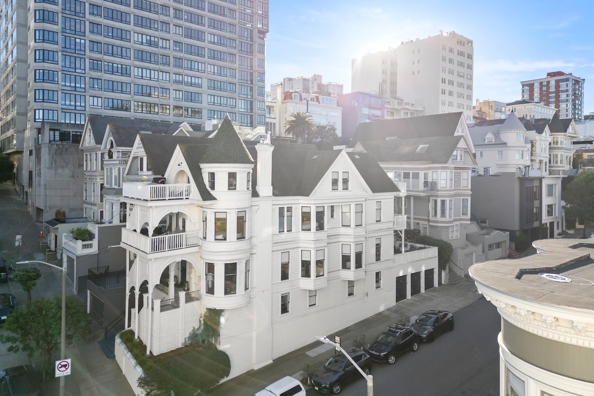 Pacific Heights Classic gallery image 5