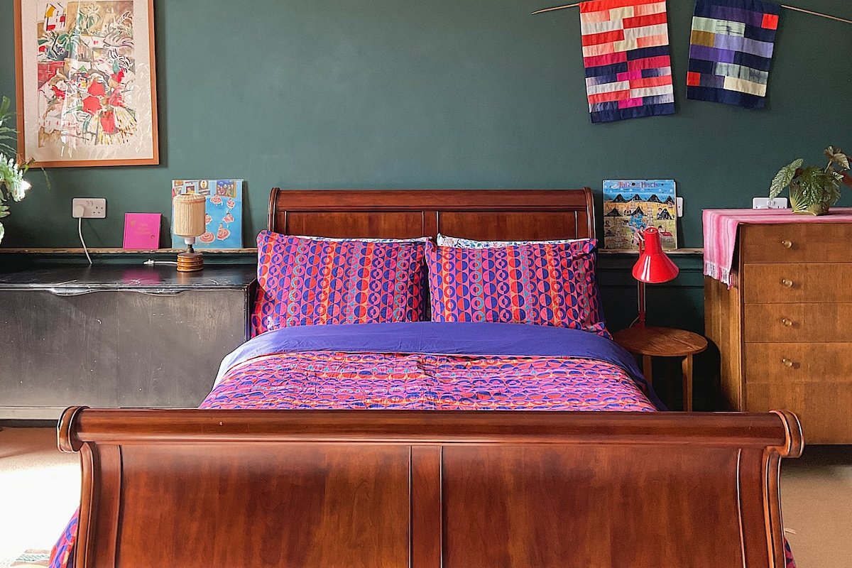 Leafy & Spacious Artists Home. Super Central. gallery image 3