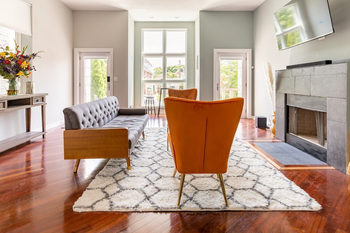 Stunning Greystone, 3500 sq ft, Rooftop, Sleeps 16 gallery image 2