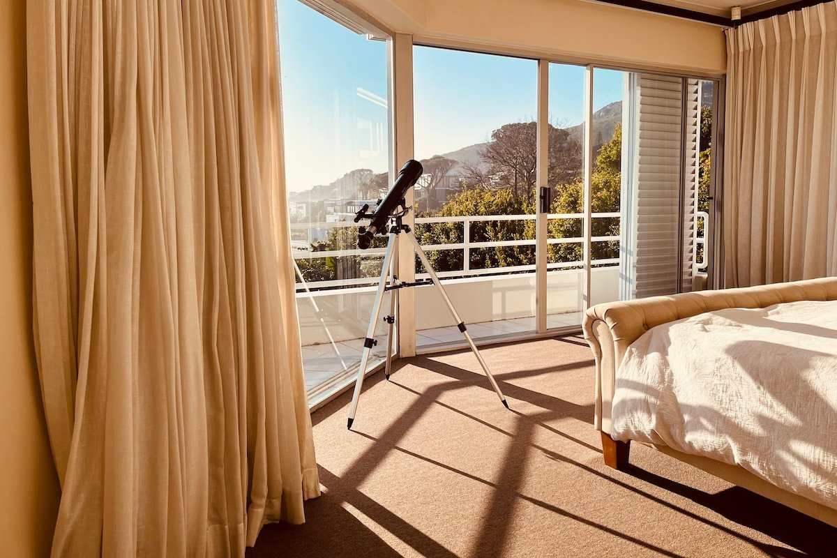 Spacious Villa in perfect location! gallery image 5