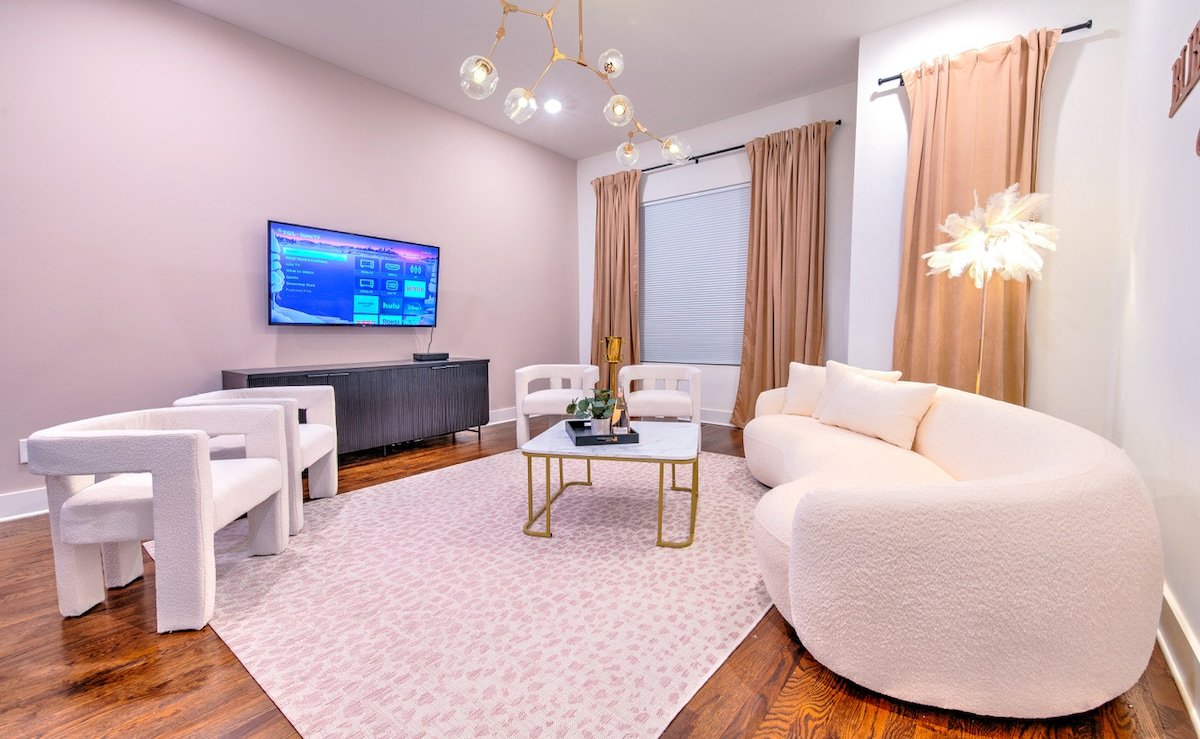 Two New Luxury Homes Private Decks 22 Beds gallery image 5