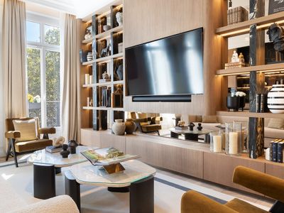 The Lander – Serviced 3-BR/3BA – Triangle d’Or