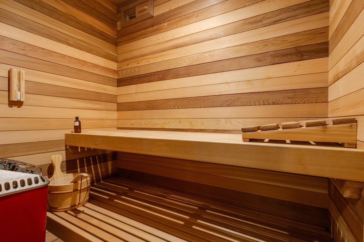 Luxurious Estate Home with Gym, Sauna & City Views gallery image 5