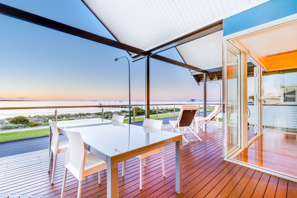 Bluehaven Beach Retreat – Beachfront Luxury