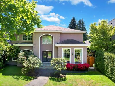 Beautiful Dunbar Home: 3600 sq ft, Three King Beds