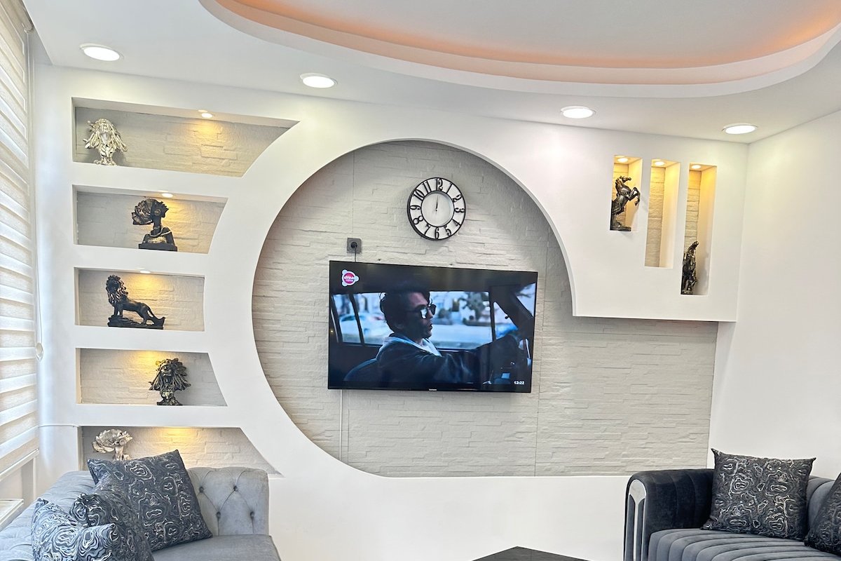 great location luxury apartment gallery image 2