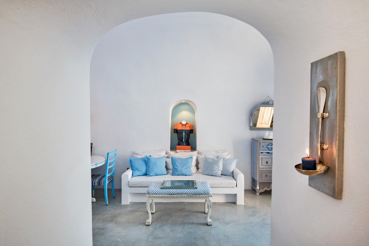 EverBlue Cave House by Thireon gallery image 4