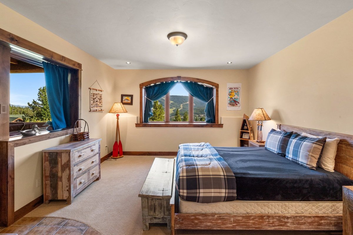 Grand Ski Retreat | Hot Tub, Fireplace + Views! gallery image 3