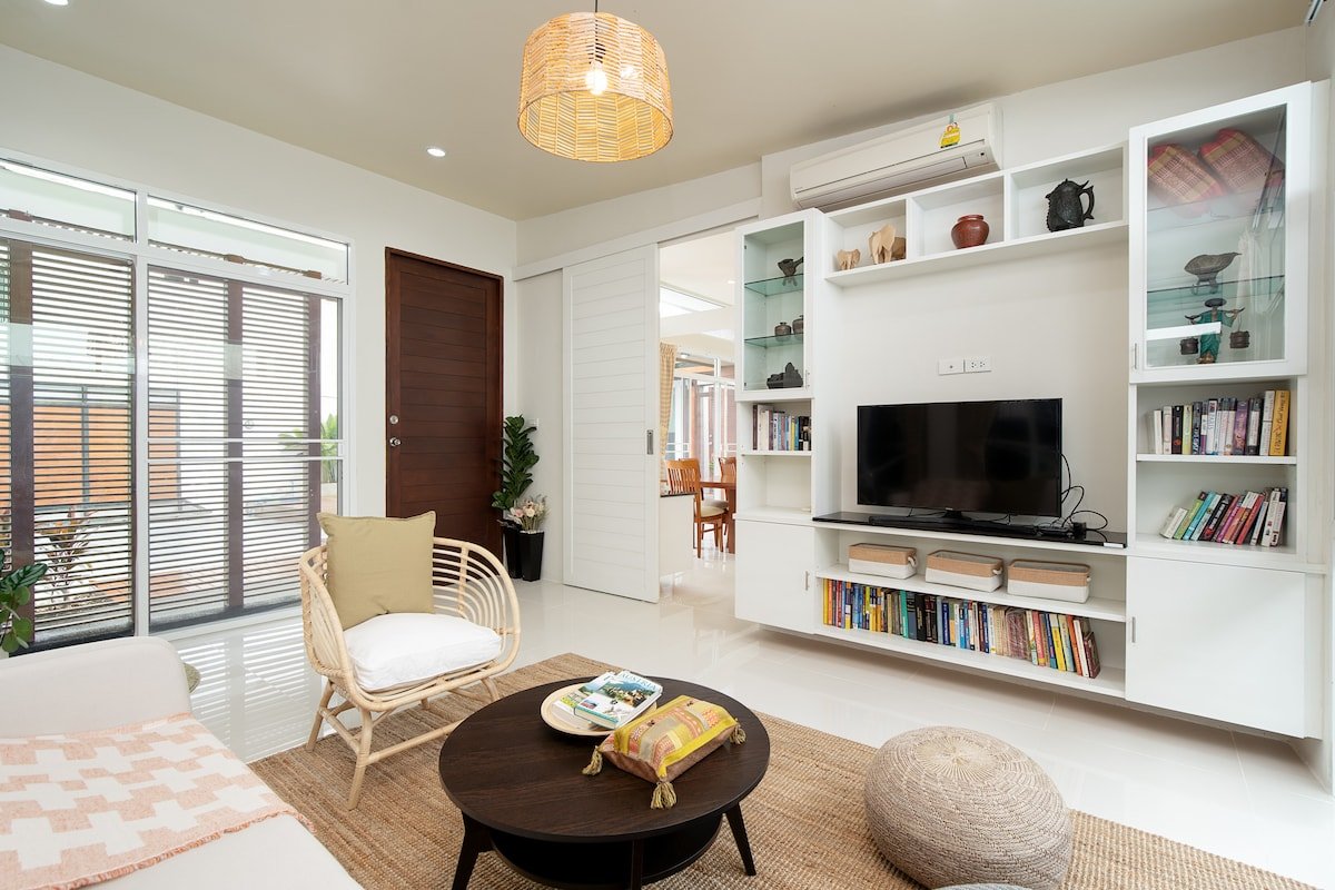 Luxury Pool Villa in Prime Location gallery image 3