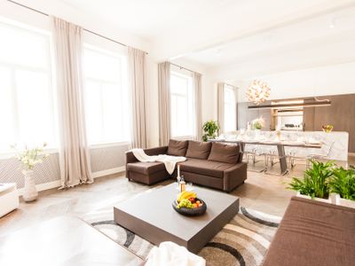 Glamour Premium 5BR, 5BA, AC, Balcony (Old Town)