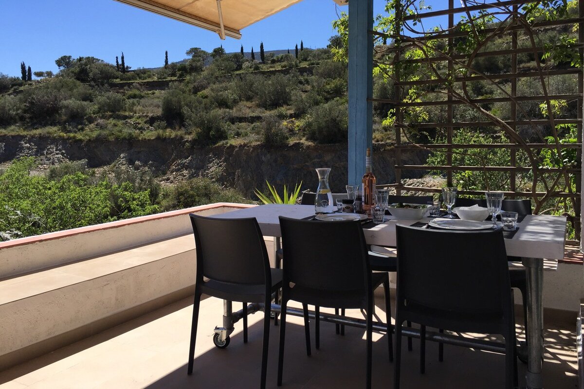 Apartment with airco, private parking & sea view gallery image 5