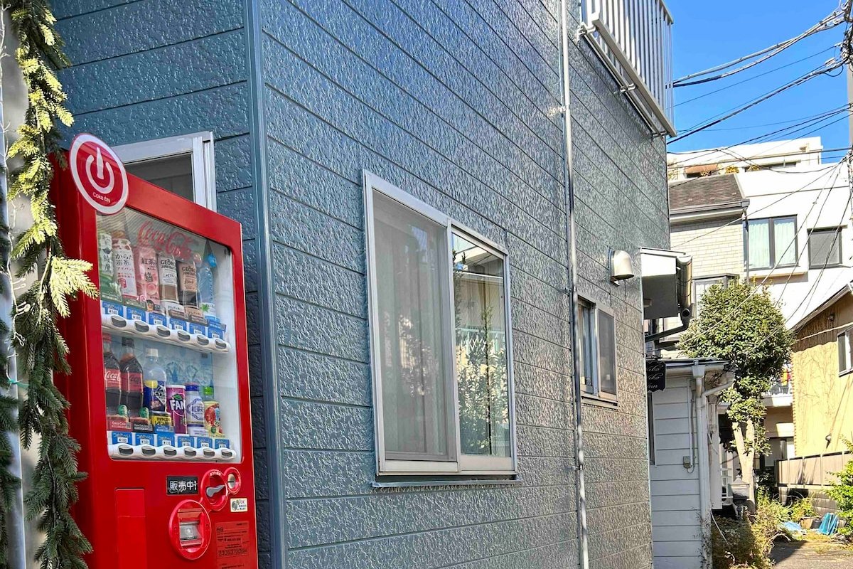 Neko Neko Inn – cat themed home in Shibuya gallery image 4