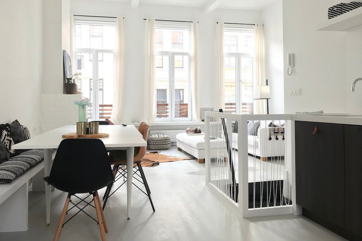 Bright and sunny stylish House! gallery image 2