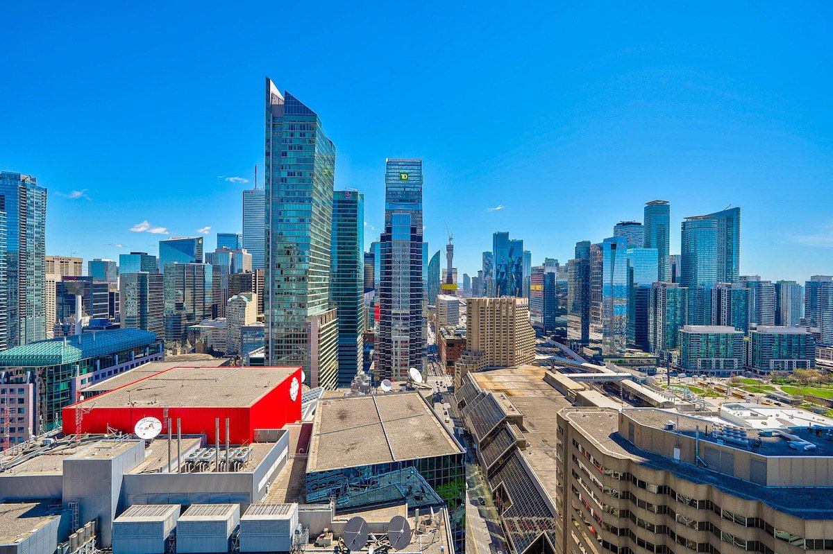 Centre of it All 2BDRM/2BATH CN Tower View/Parking gallery image 4