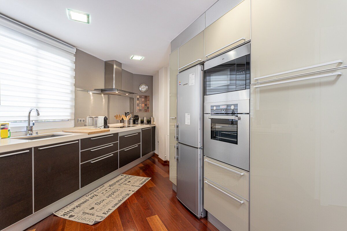 Oasis in the City – Splendid Seaside Villa gallery image 5