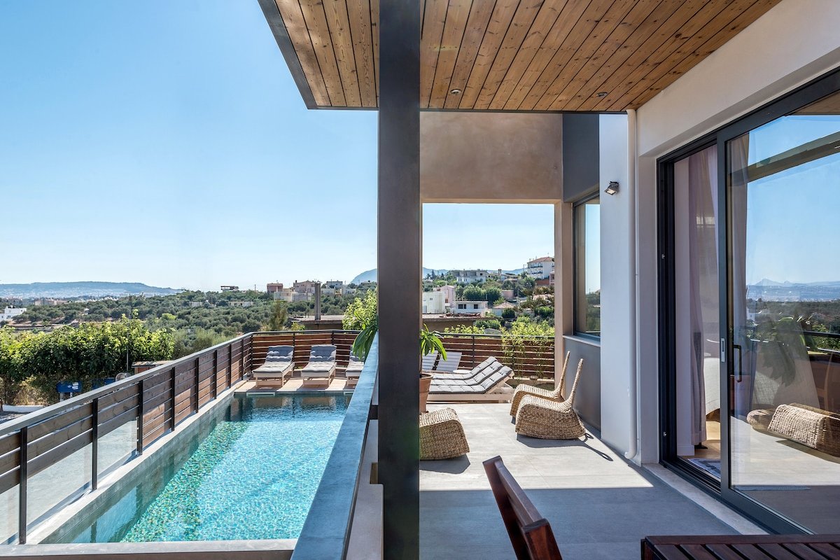 happy villa (Now with heated pool!) gallery image 3