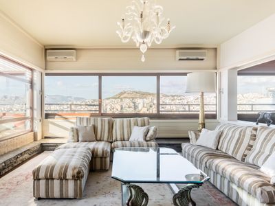 Exclusive Spacious Apt. Expansive City Views. ST8