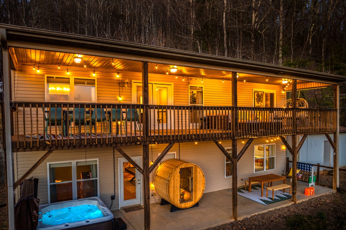 Mtn Views! Hot Tub, Sauna, GameRoom, Theatre, Golf