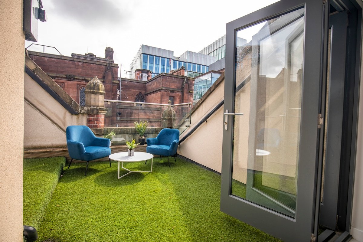 Roof Terrace Townhouse by City SuperHost gallery image 3