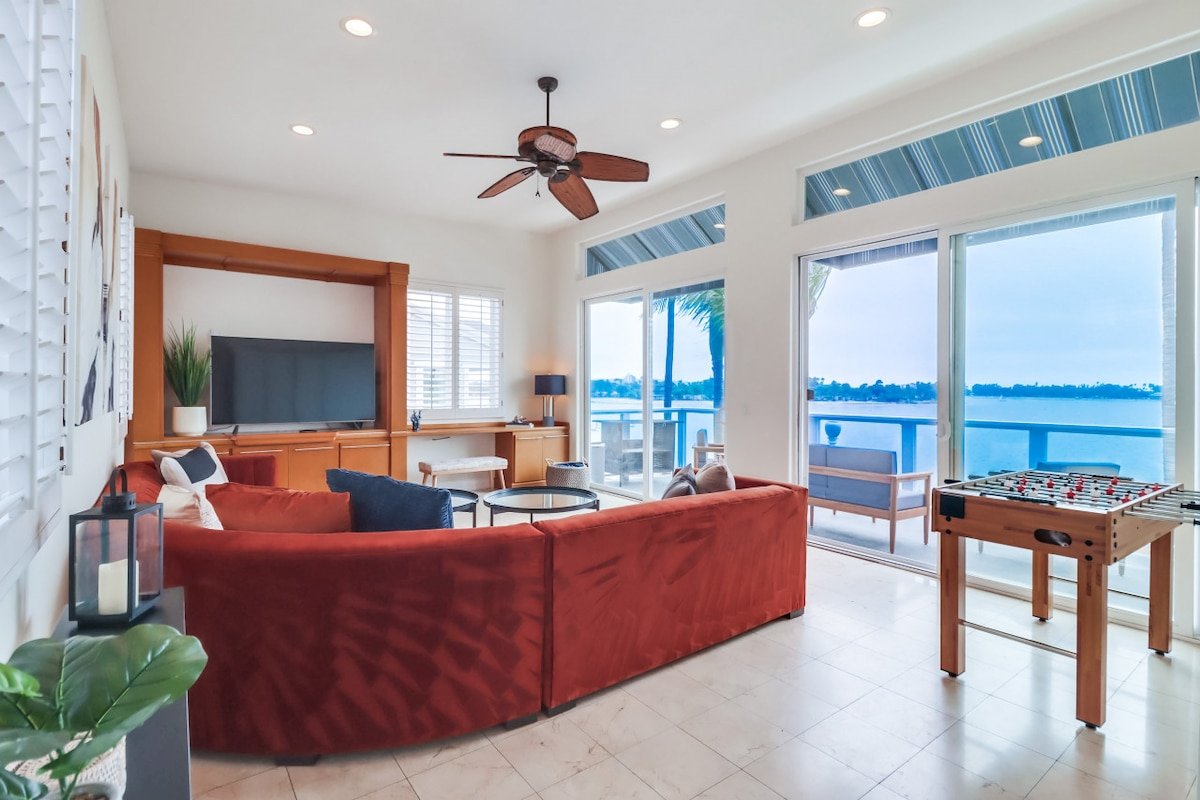 Bayfront Riviera Retreat with POOL! gallery image 3