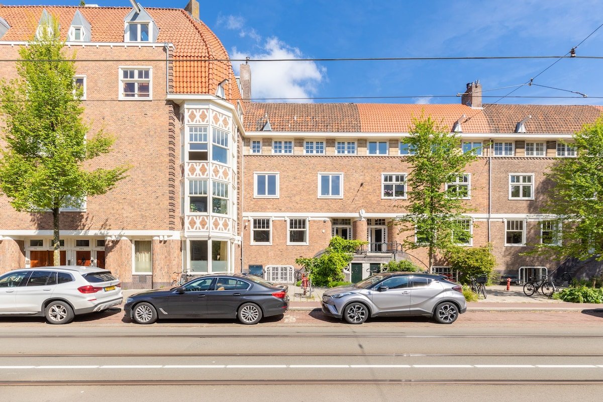Large penthouse with roof terrace near Vondelpark gallery image 4