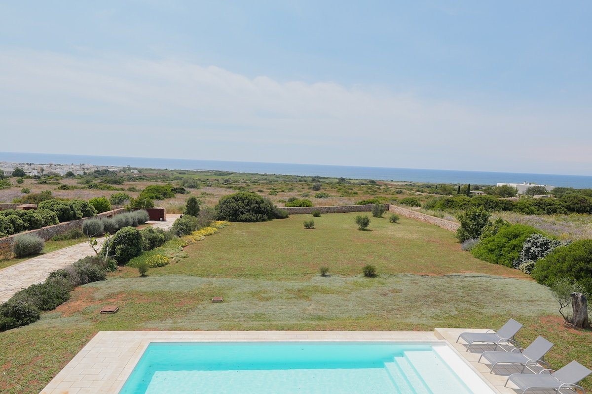 Villa suggestiva con piscina vista mare, spiagge gallery image 5