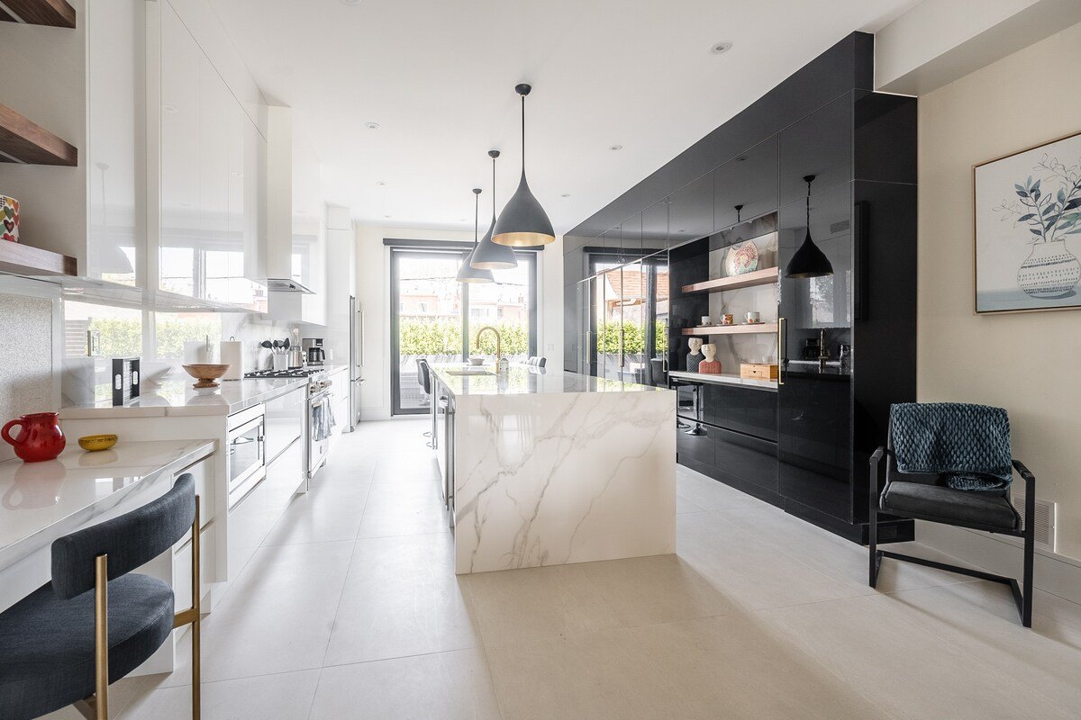 Incredible Modern 3BR Executive Home – Must See! gallery image 3