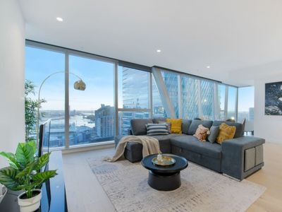 Fireworks! Harry – WSP 3B2B w Parking near Skybus!