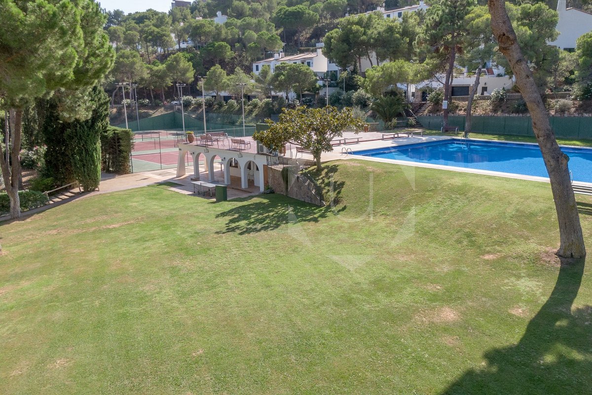 Amazing views, walkable to beach, modern