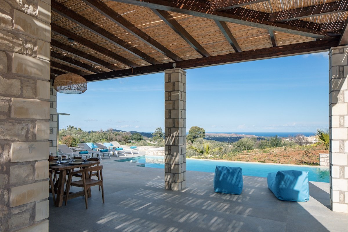 New SeaView Villa w/Private Pool & Ping Pong Table gallery image 2