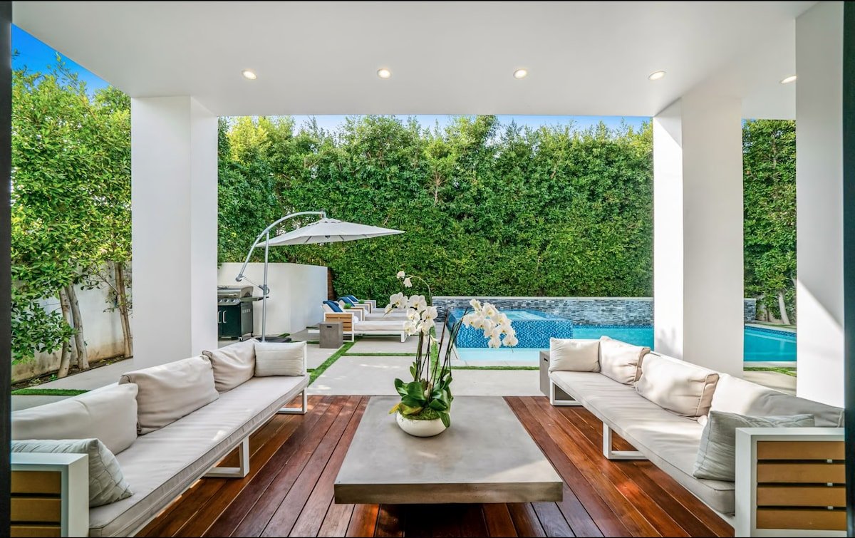 Luxurious Retreat – Modern House+Pool 4 bed/5 Bath gallery image 4